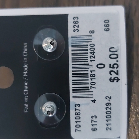 Ear Rings - Picture 2 of 3